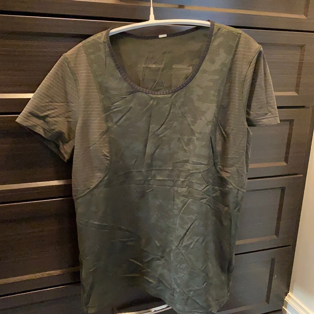 Lululemon camo workout shirt
